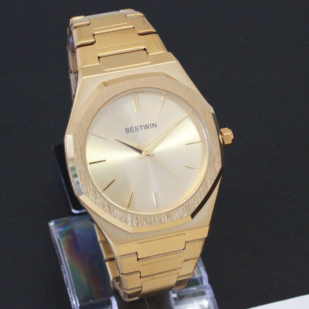Men's Sports Watch Integrated Bracelet Gold Tone Quartz 41.5mm - Picture 2 of 14